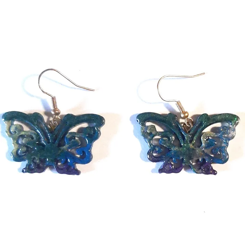 Boucles d'oreilles Papillons – Résine Artisanale & Délicatesse Quotidienne – Image 3