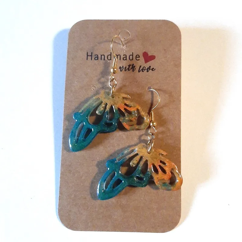 Boucles d'oreilles Papillon – Résine Artisanale, Ailes de Lumière – Image 3