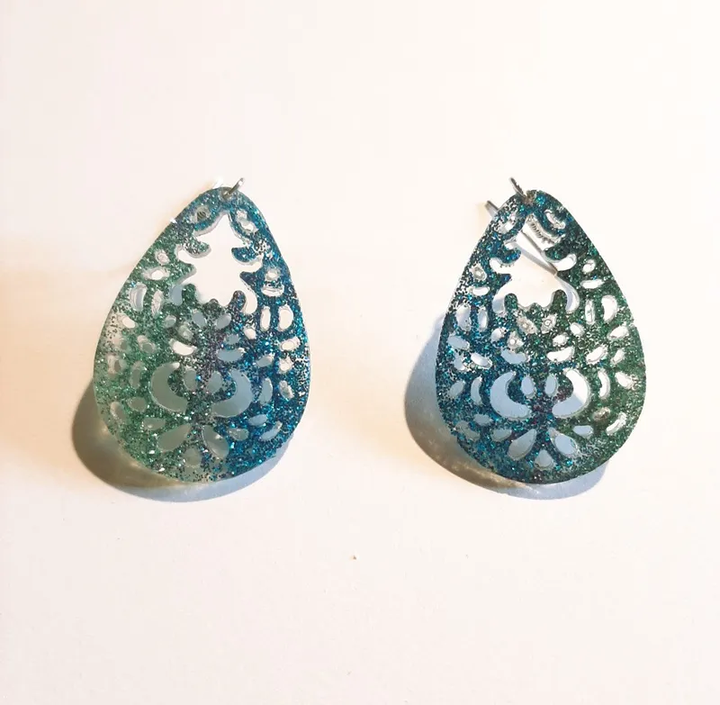 boucles d'oreilles résine